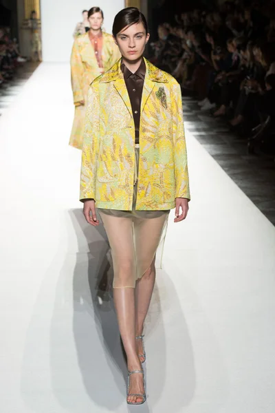 Look 17